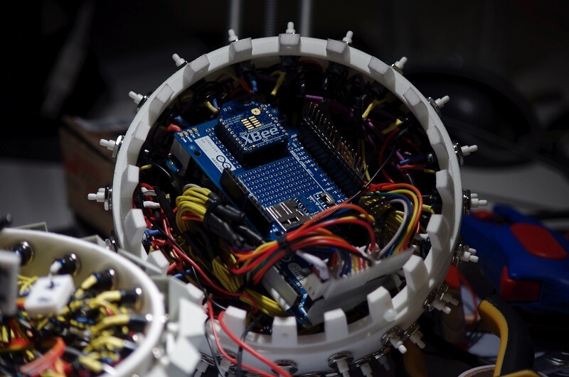 Interior view and electrics of keyll