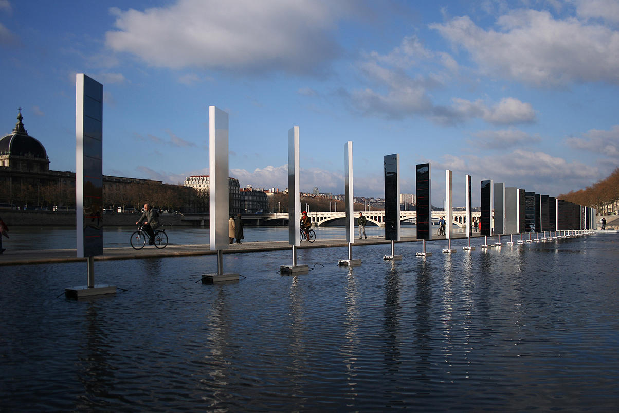 LAb[au] binary waves